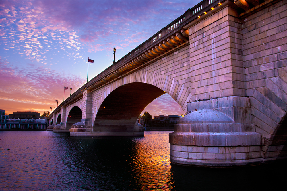 a visit to Lake Havasu is one of the best weekend getaways in Arizona