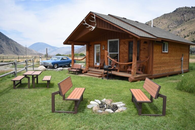 15 Best Airbnbs In Montana [Cabins, VRBOs and more!) Follow Me Away
