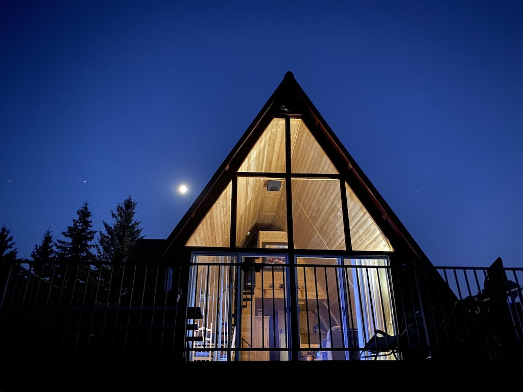 a photo of a cozy cabin in the pines, one of the best utah cottage rentals