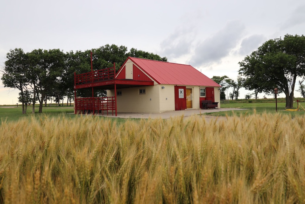 this cozy cabin is one of the best VRBOs in Kansas