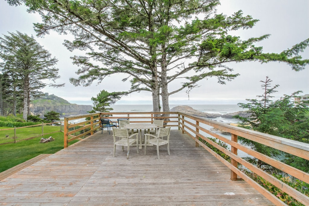 Photo of the super spacious deck of the Depoe Bay Cottage and the Pacific Coast beyond it. 