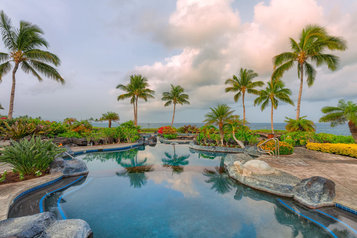 tropical pool overlooking the sea at one of the best luxury hotels in Hawaii