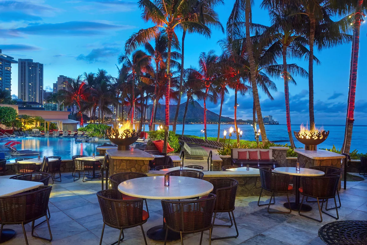 restaurant overlooking the ocean and surrounded by palm trees in Hawaii 