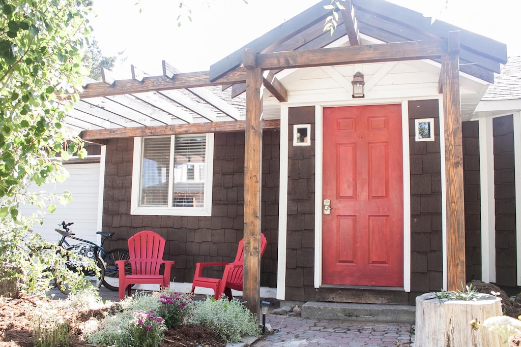 Exterior shot of the cedar cone cabin including bikes set out. 