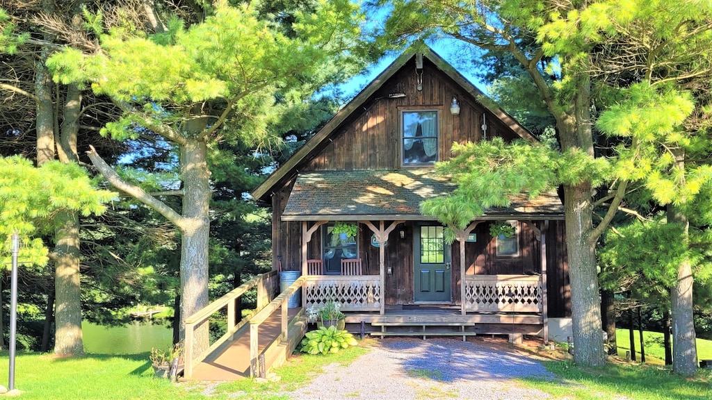 exterior view of the country acres retreat.