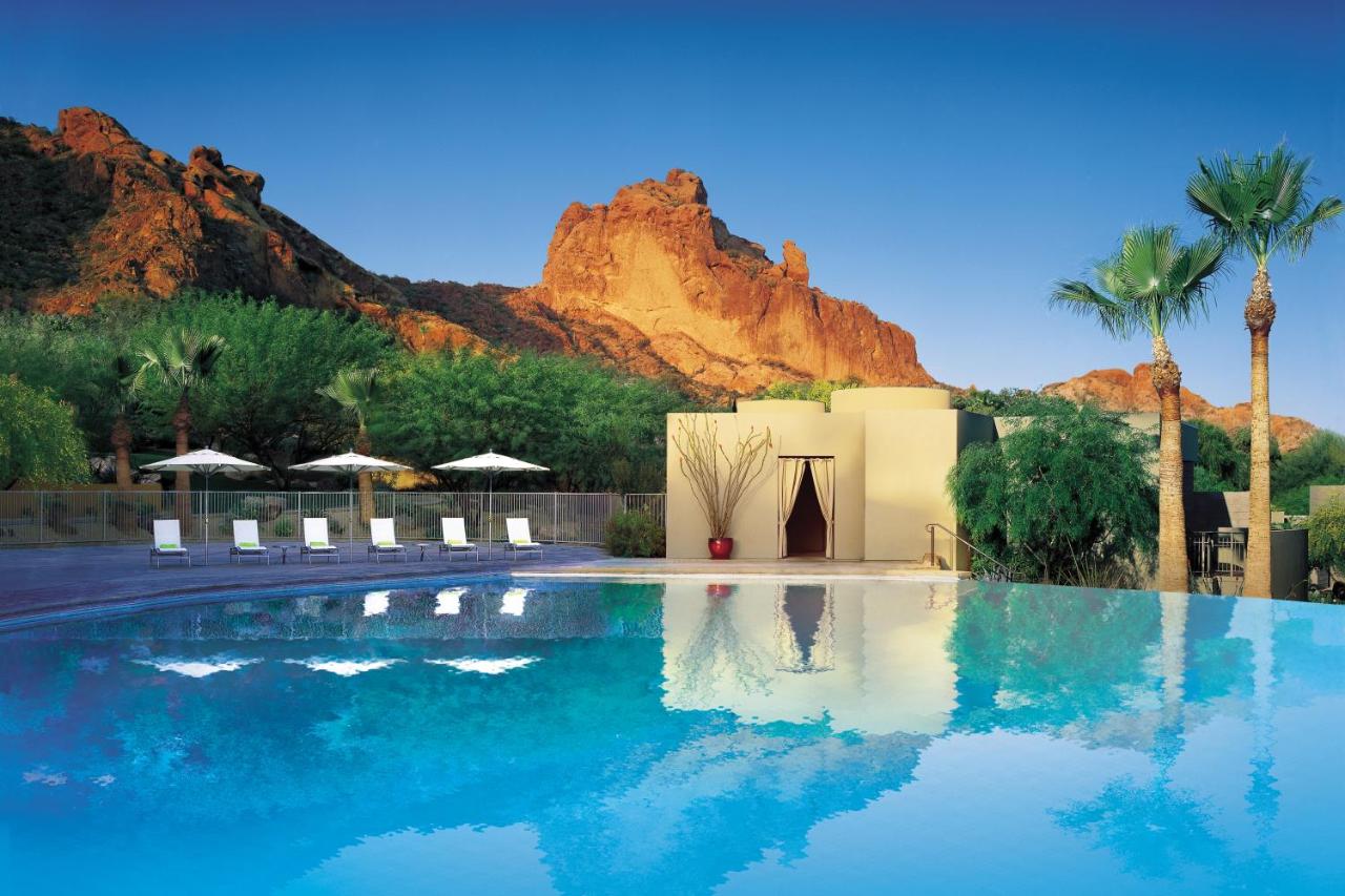 one of the best resorts in Arizona with its pool and top-notch view of the mountains in the background