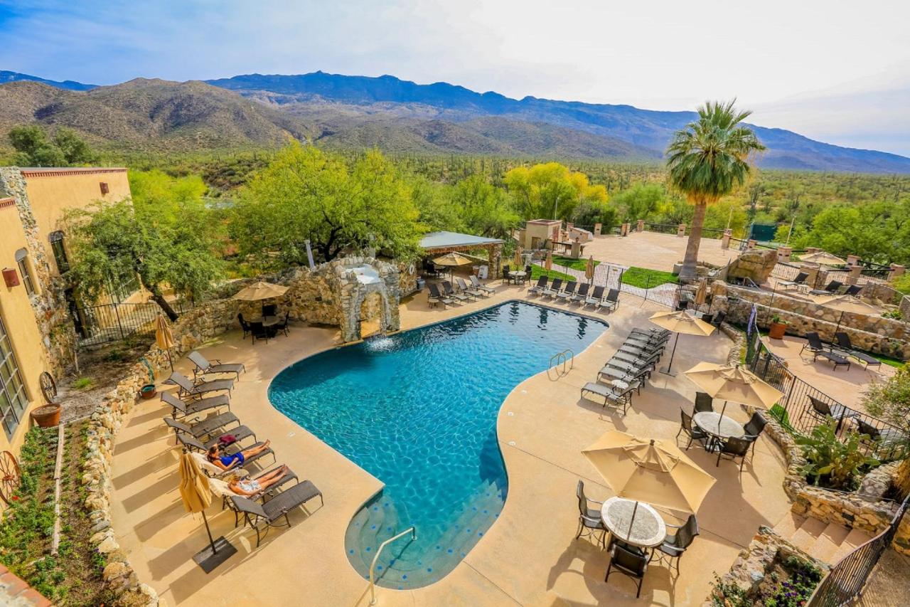 The view of the pool and sun deck at a resort in the desert of Tucson Arizona with mountains in the background