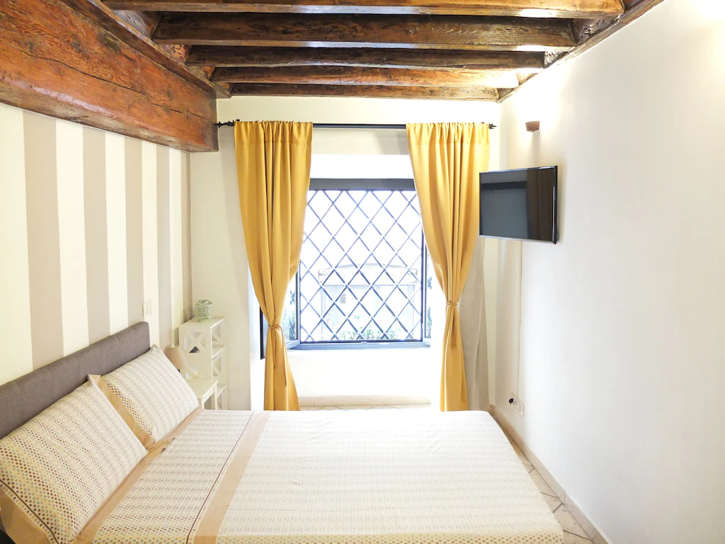 Historic Rome apartment. One of the best Airbnbs in Rome. 