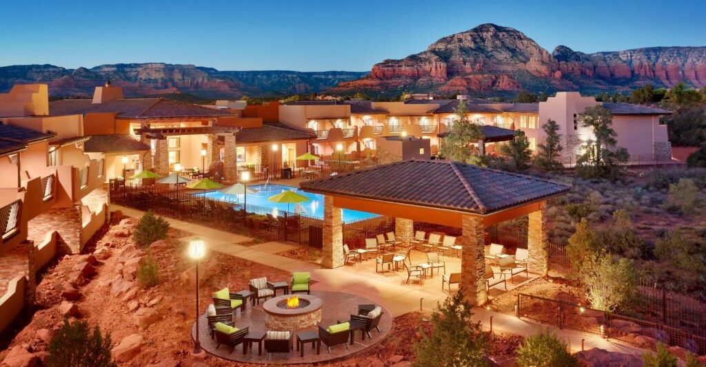 pool and beautiful red rocks at one of the best hotels in sedona