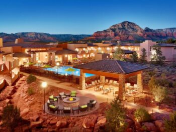 pool and beautiful red rocks at one of the best hotels in sedona