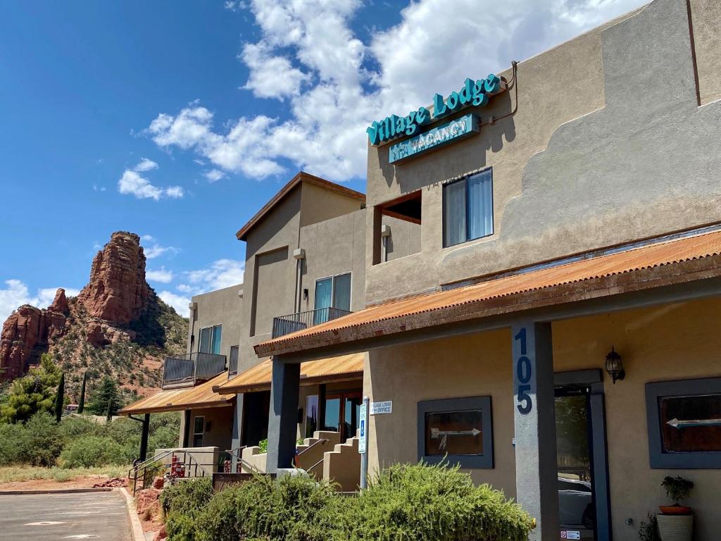 Front of the village lodge with mountains in the bakcground. This is where to stay in Sedona   