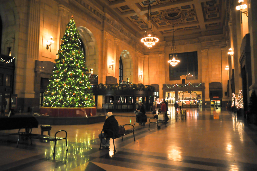 Tree in Union Station with other Christmas light.