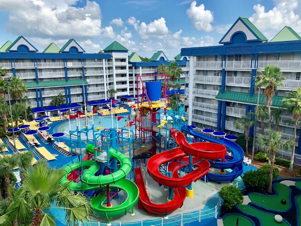 A view of 3 water slides and splash pad and pools at the Holiday Inn Orlando
