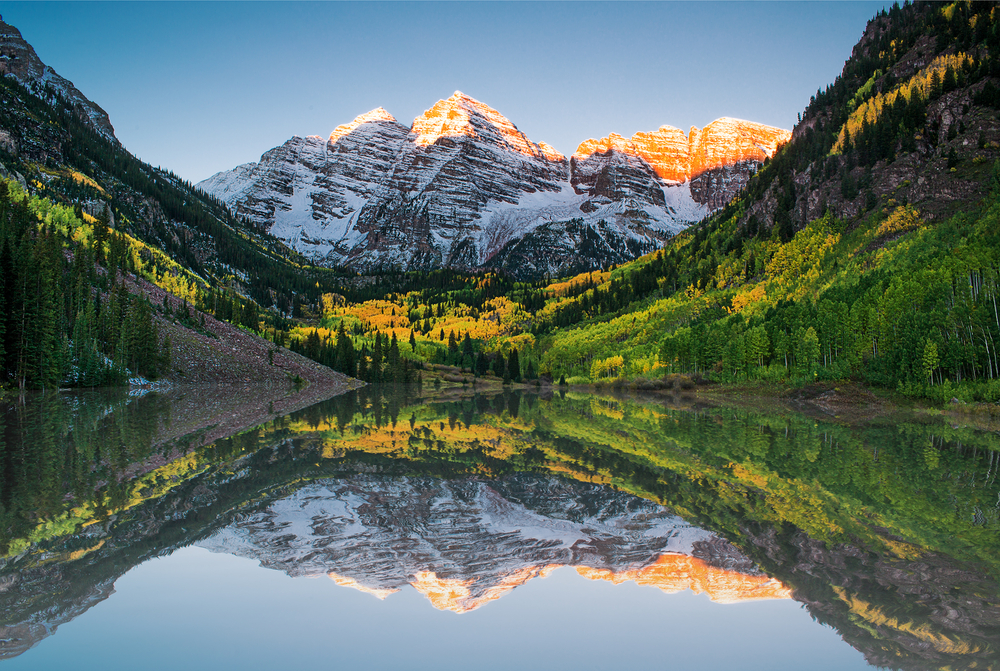 A view of a lake with mountains in the distance in Rocky Mountain National Park.