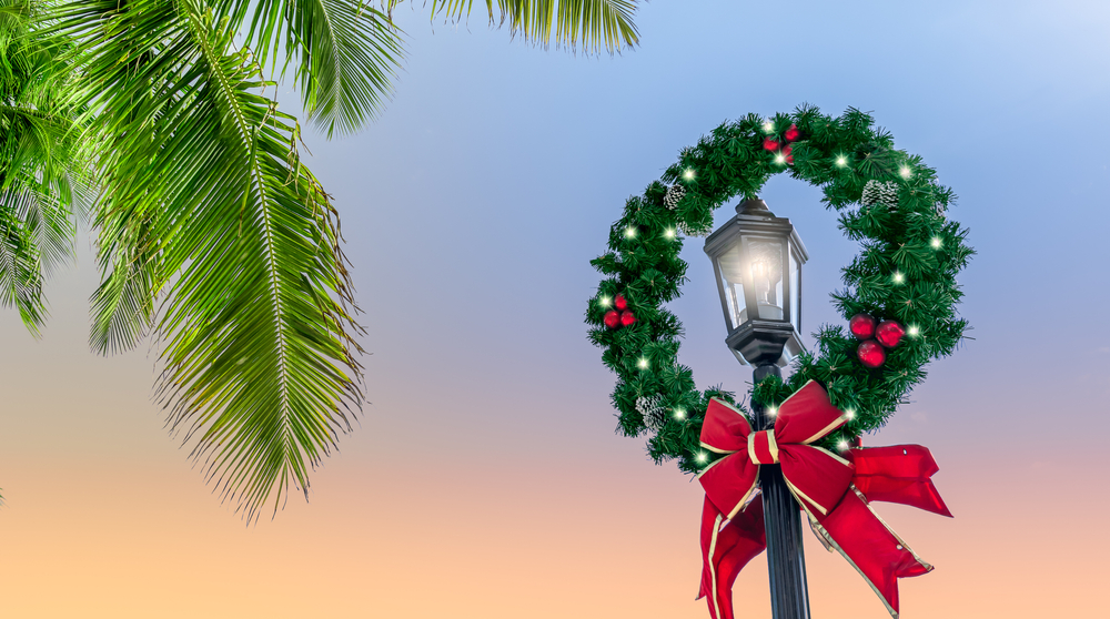 Christmas wreath on a lamp post and a palm tree in Christmas, Florida. 