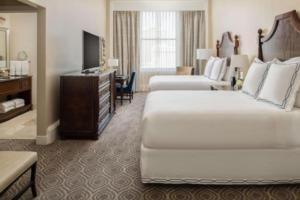 a room with 2 double bed at the Roosevelt hotel in New orleans