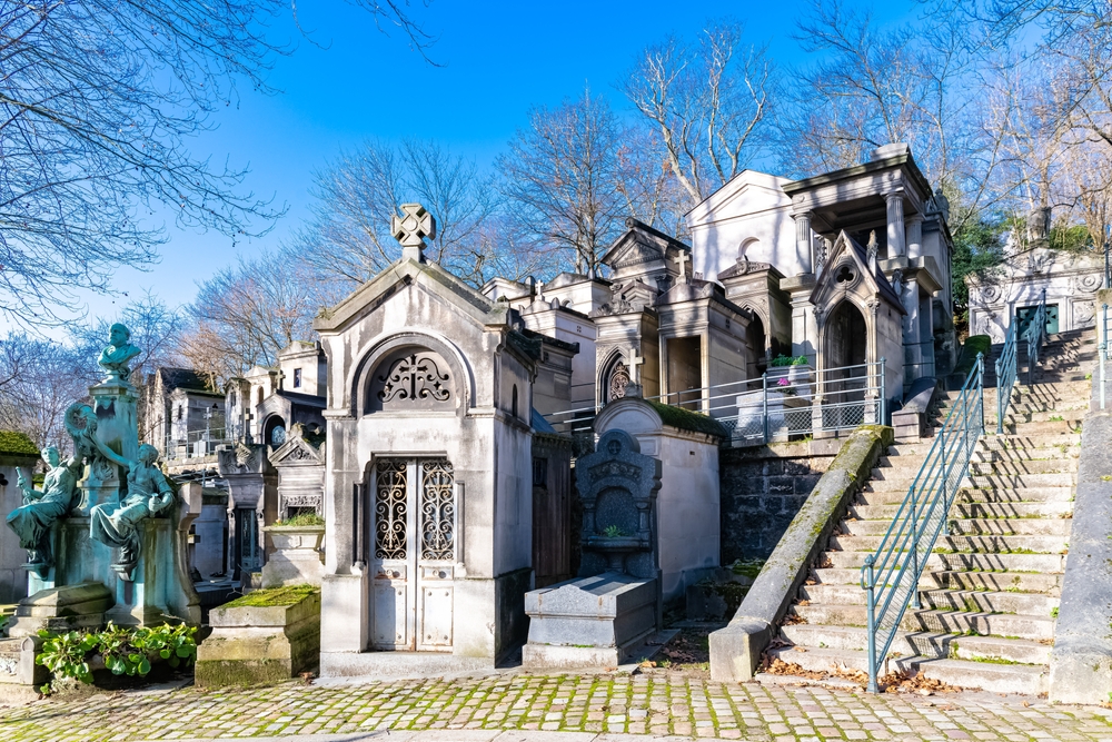 the raised tombstones at Paris oldest cemetary