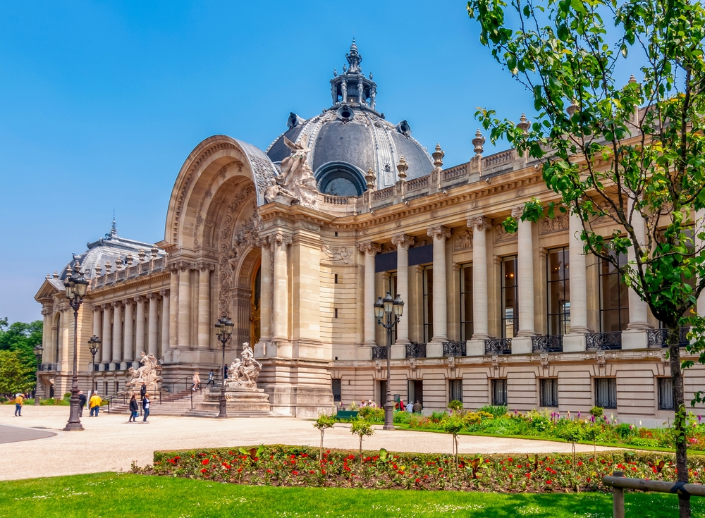 the petite palais is one of the free museums you cna visit in Paris. Built in 1800s the museum is architecutllys stunning