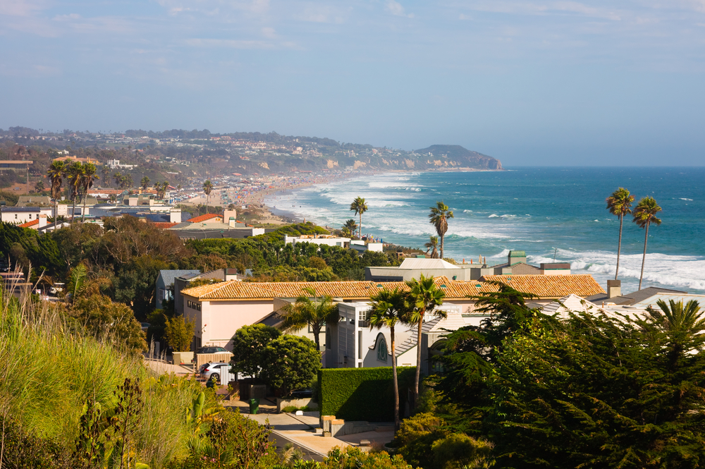 view of the houses on Malibu beach with the ocean in the background.