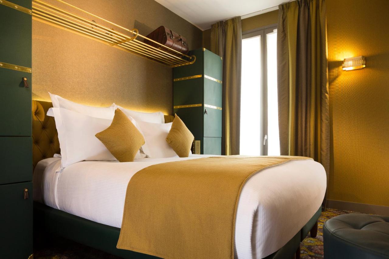 Hotel Whistler with its dark colors of yellow in green with a bed an storage in a hotel room