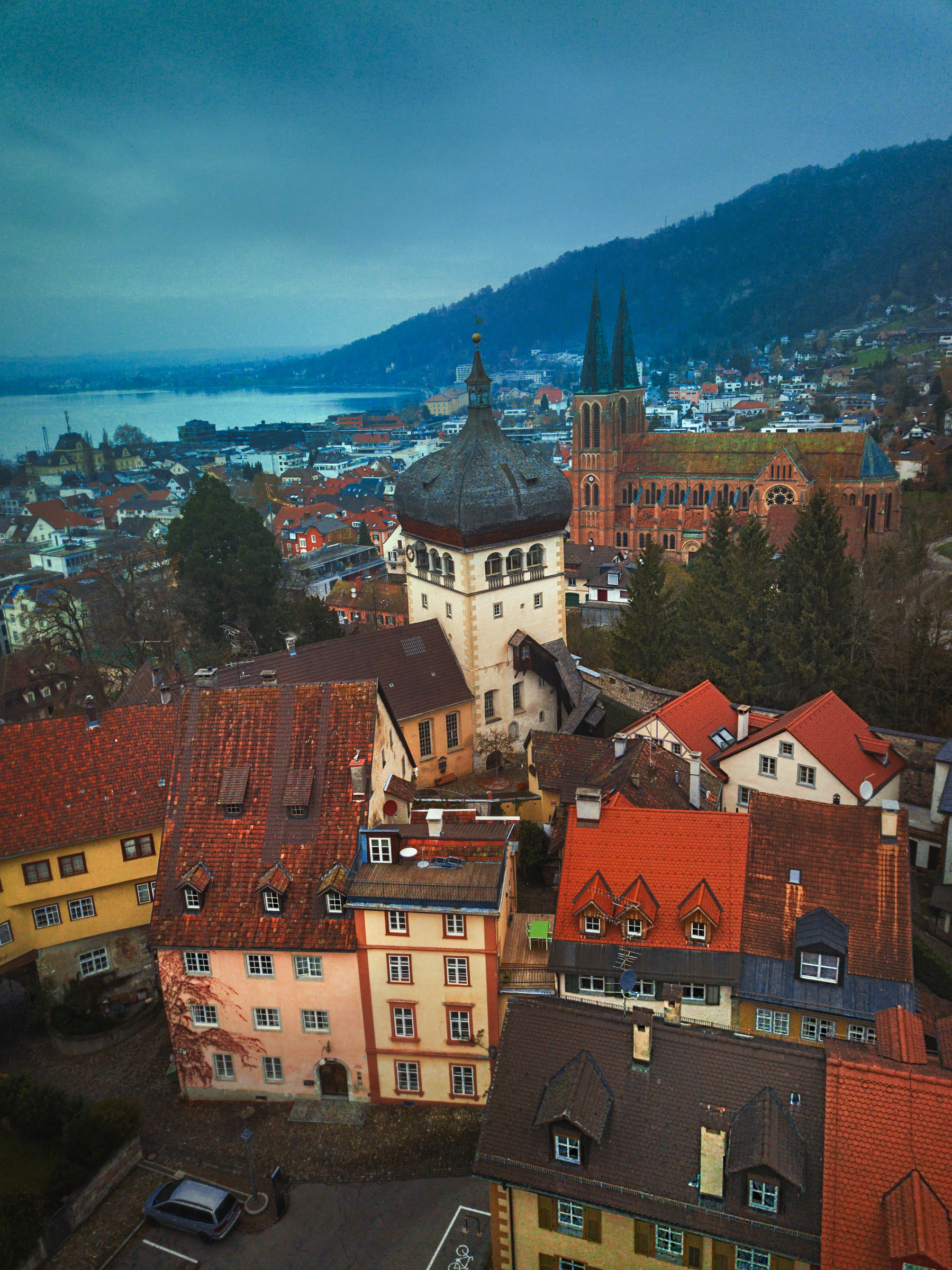 A view of a European city in winter. You can see the old buldings. 