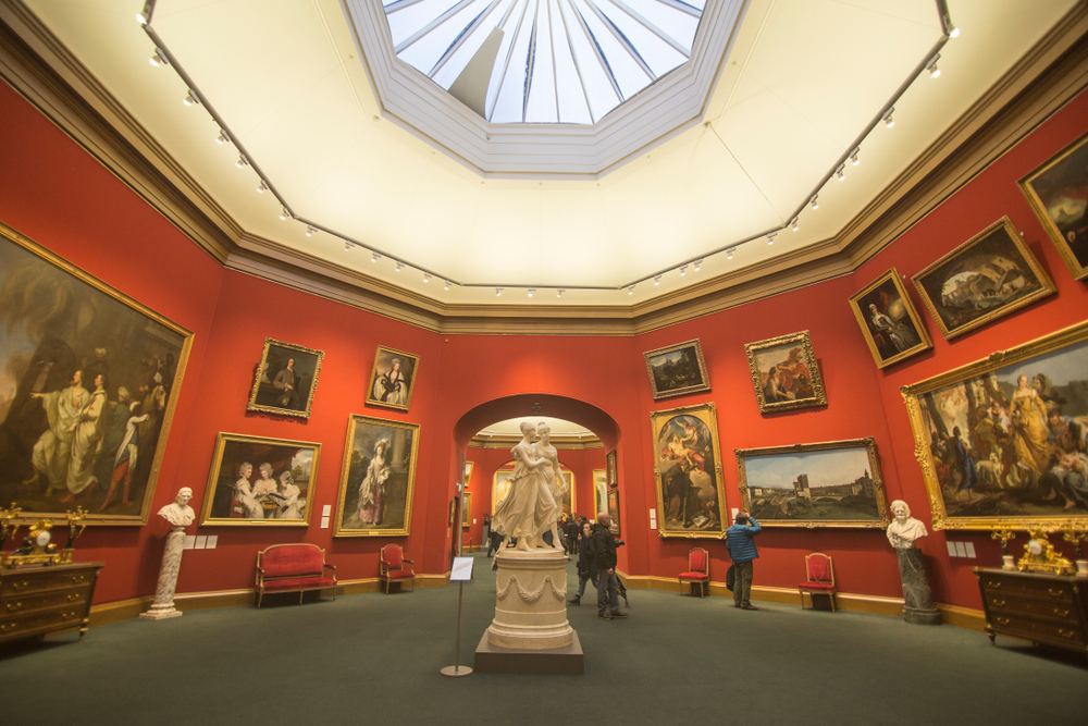 The National Museum Gallery with paintings in the middle of the museum is one fo the many things to do on 2 days in Edinburgh itinerary
