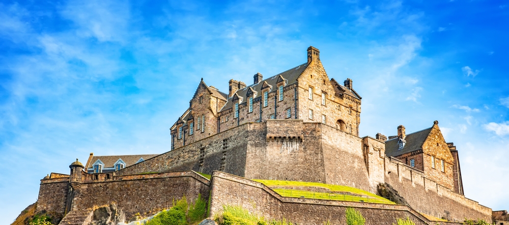 a ook up at the Edinburgh castle on top of the hi