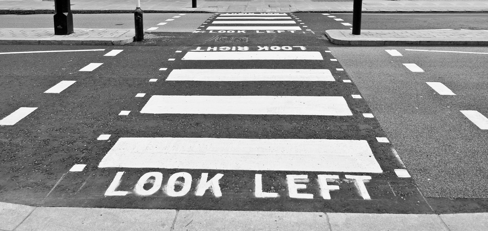 Reminder on the street to remind you which way to look