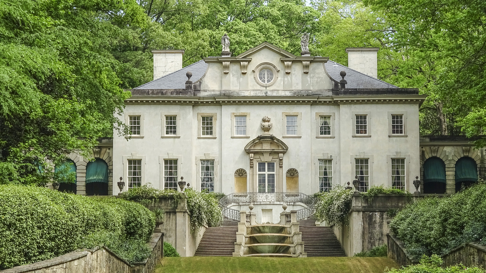 The grand Swan House mansion with a cool staircase surrounded by green gardens in Atlanta on an East Coast Road Trip.