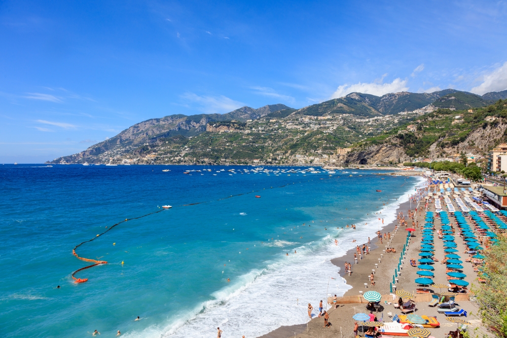 the beach town of Maiori with its kilometer long stretch of sand