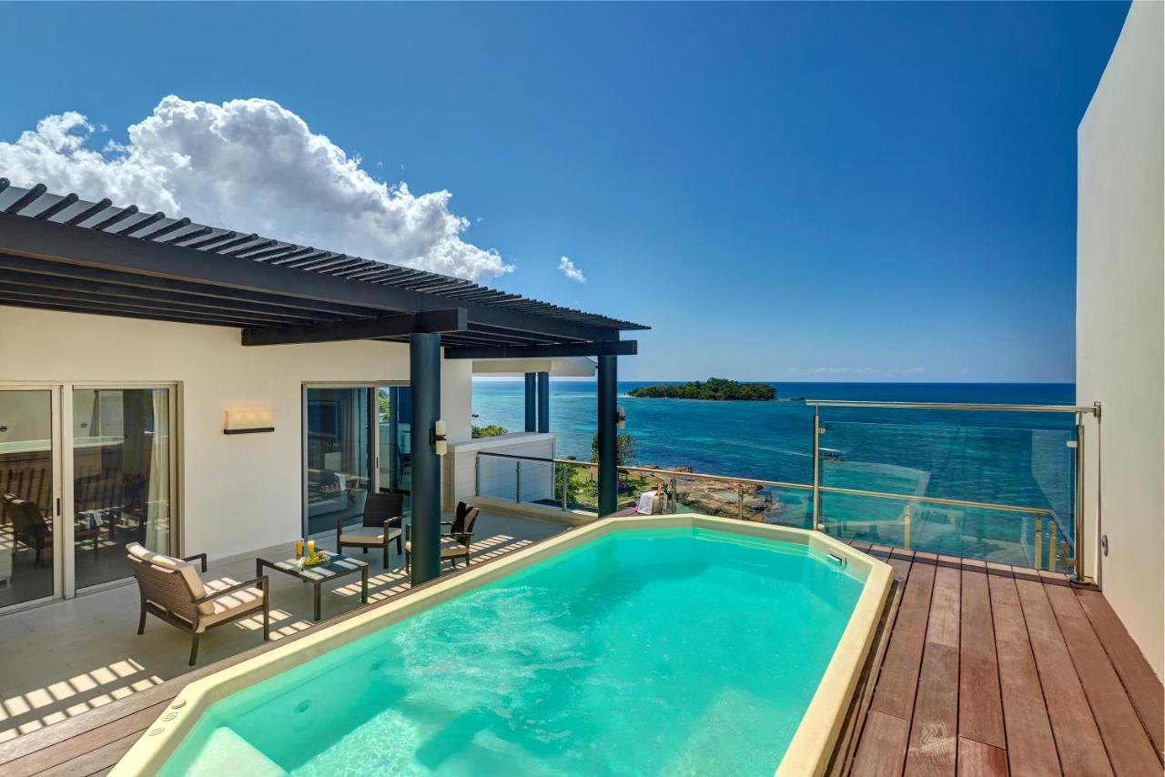 A private pool overlooking the ocean at Royalton Negril. 