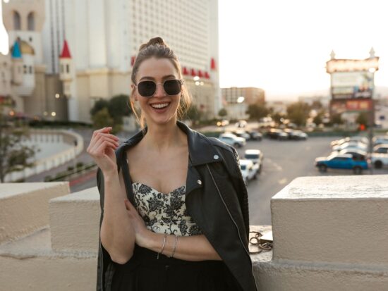 A woman knows what to wear in Las Vegas: her leather jacket looks edgy and stylish on the strip!