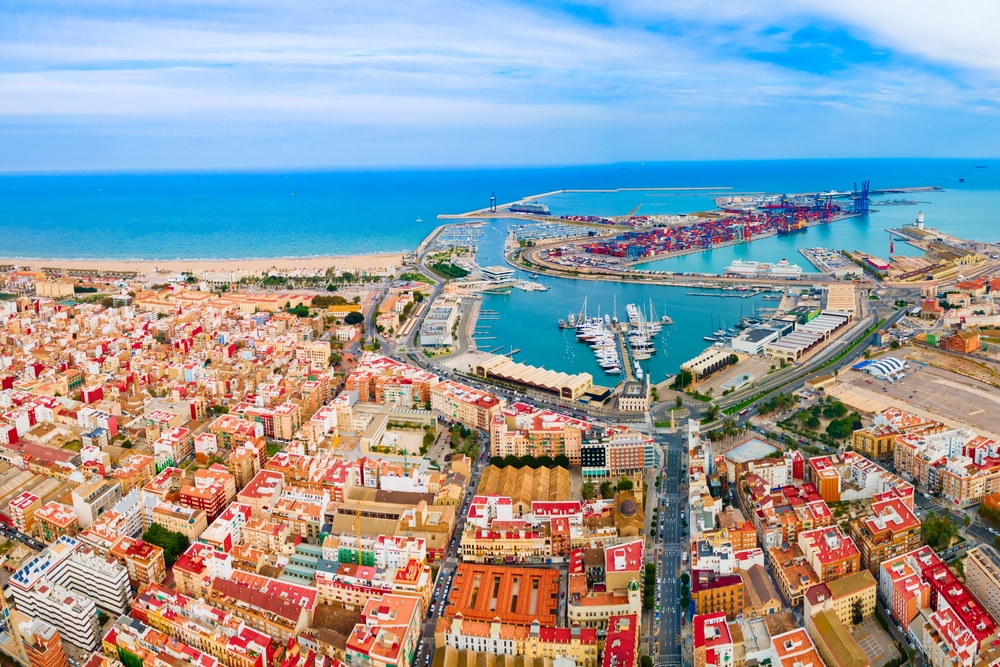 An overhead show shows the towns and urban areas of Spain, and you can see all of it if you know what mistakes to avoid in Spain.