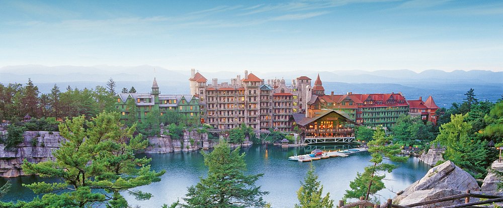 Beautiful resort on the water surrounded by trees and rocks. This article is about best all-inclusive resorts for families in the USA