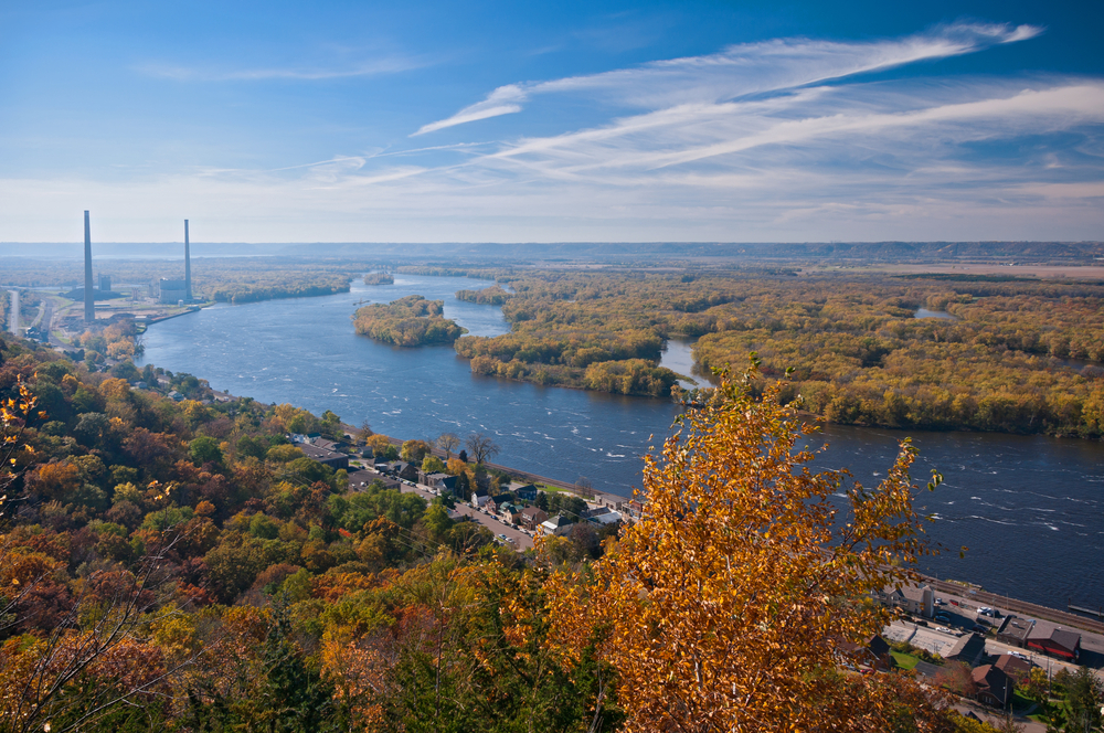 On the Great River Road, a road curves by the river, which makes it one of the Most Scenic Fall Drives in the USA!